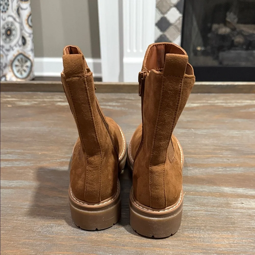 New Sun + Stone Brown Suede‎ Chelsea Boots – Size 5.5